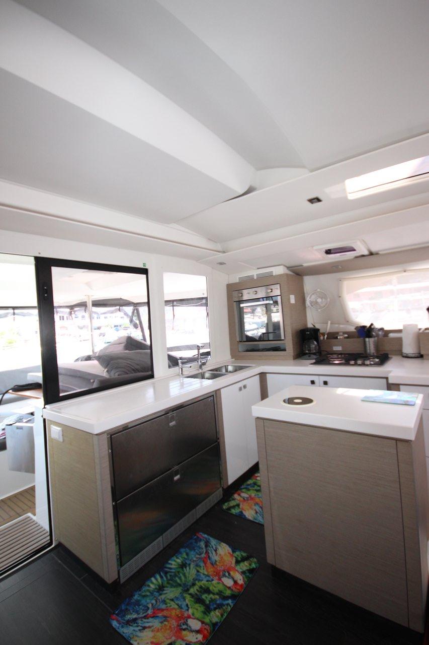 Photo #12 - Fountaine Pajot Saona 47 - 5 cab. (Parrot Ice) in St. Thomas - 36261