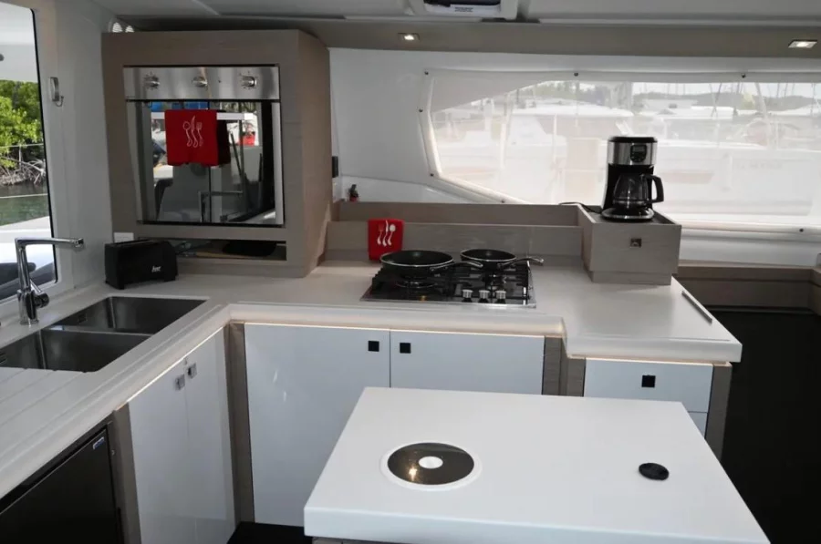 Fountaine Pajot Saona 47 (Quintet) - 3 + 1 cab. (Rising Dawn)  - 4