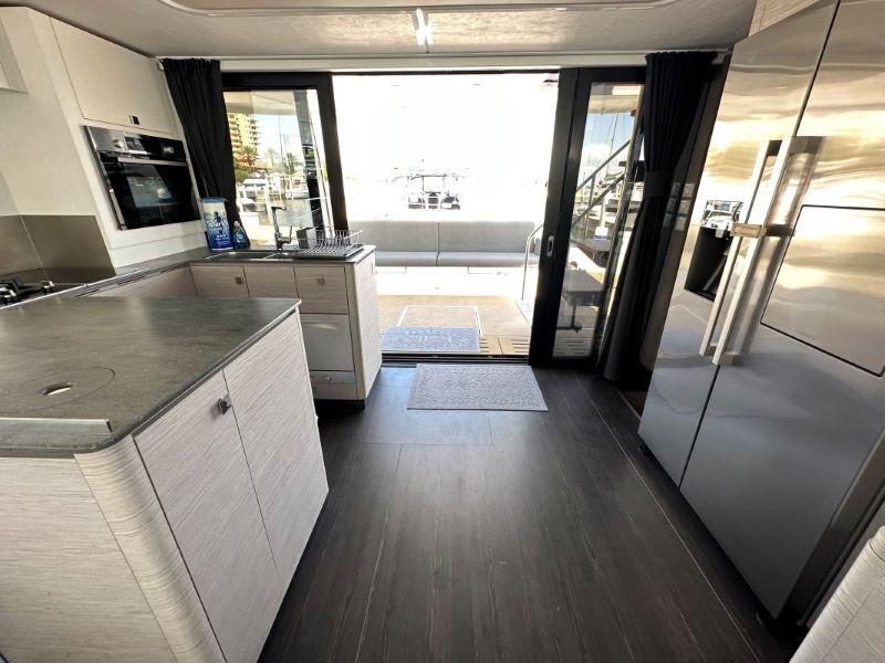 Photo #9 - Fountaine Pajot MY6 (Happy Place) in St. Petersburg - 36316