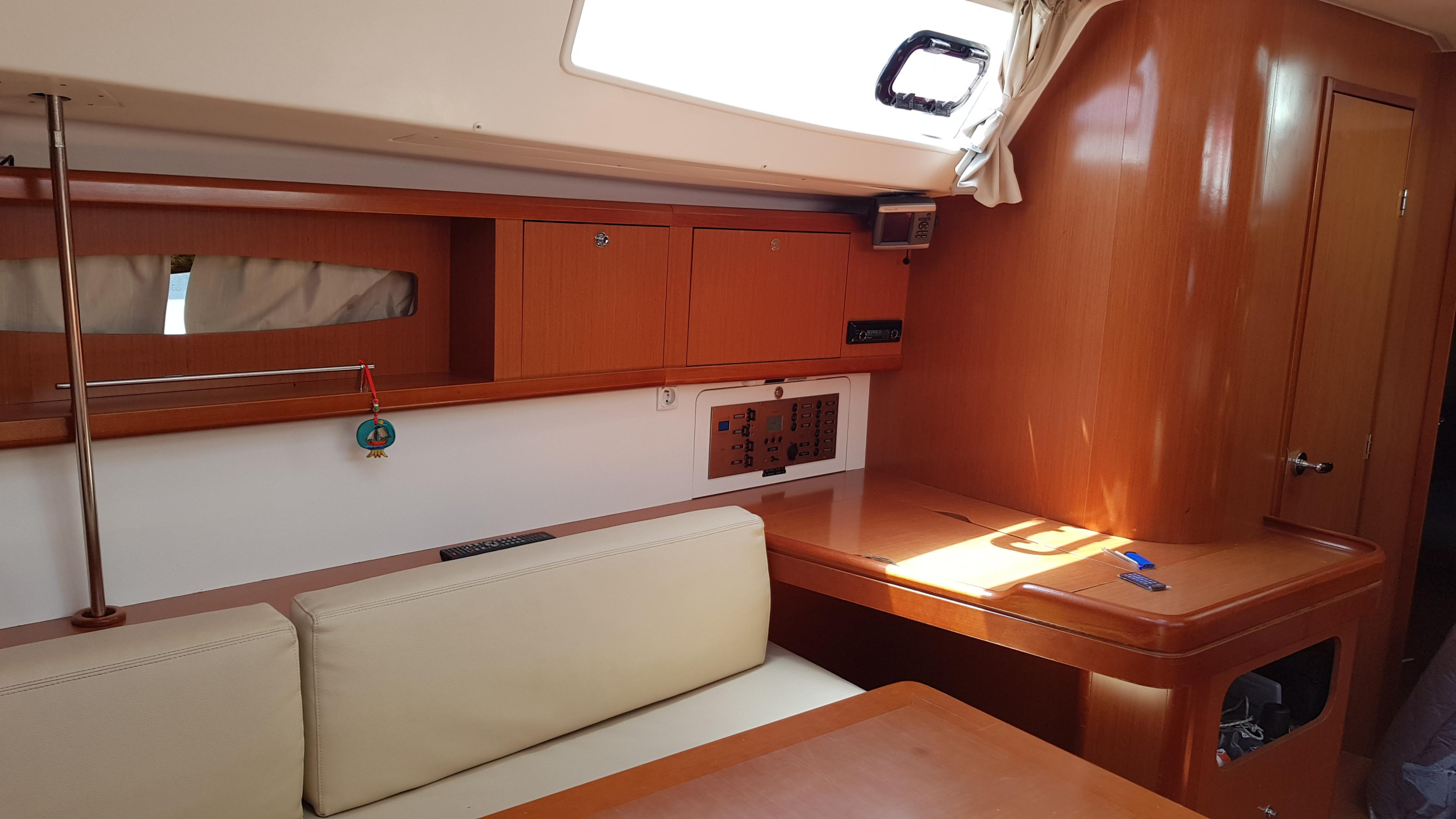 Photo #8 - Oceanis 46 - 4 cab. (Sifnos 46.1) in Athens - 36318
