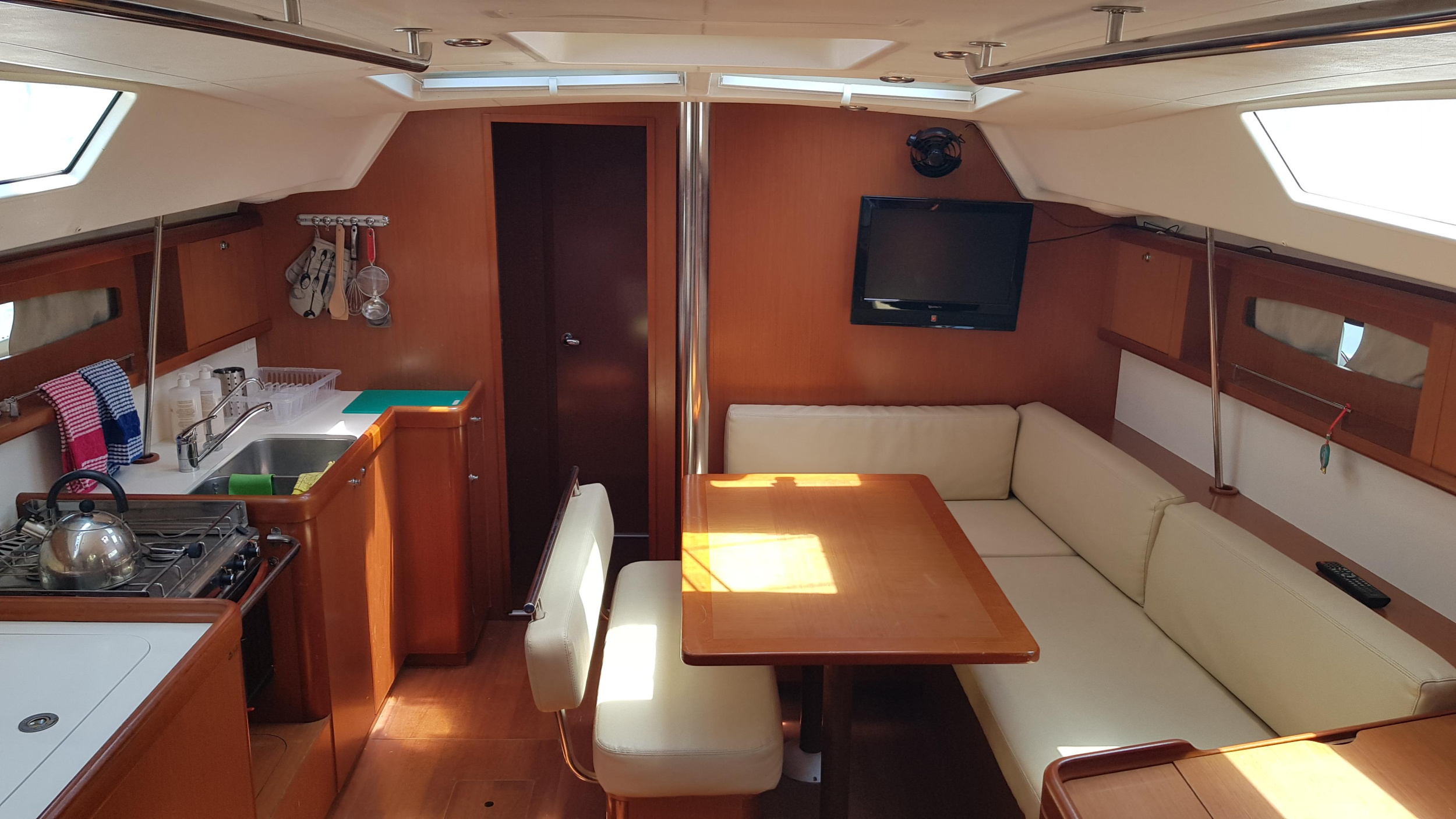 Photo #10 - Oceanis 46 - 4 cab. (Sifnos 46.1) in Athens - 36318