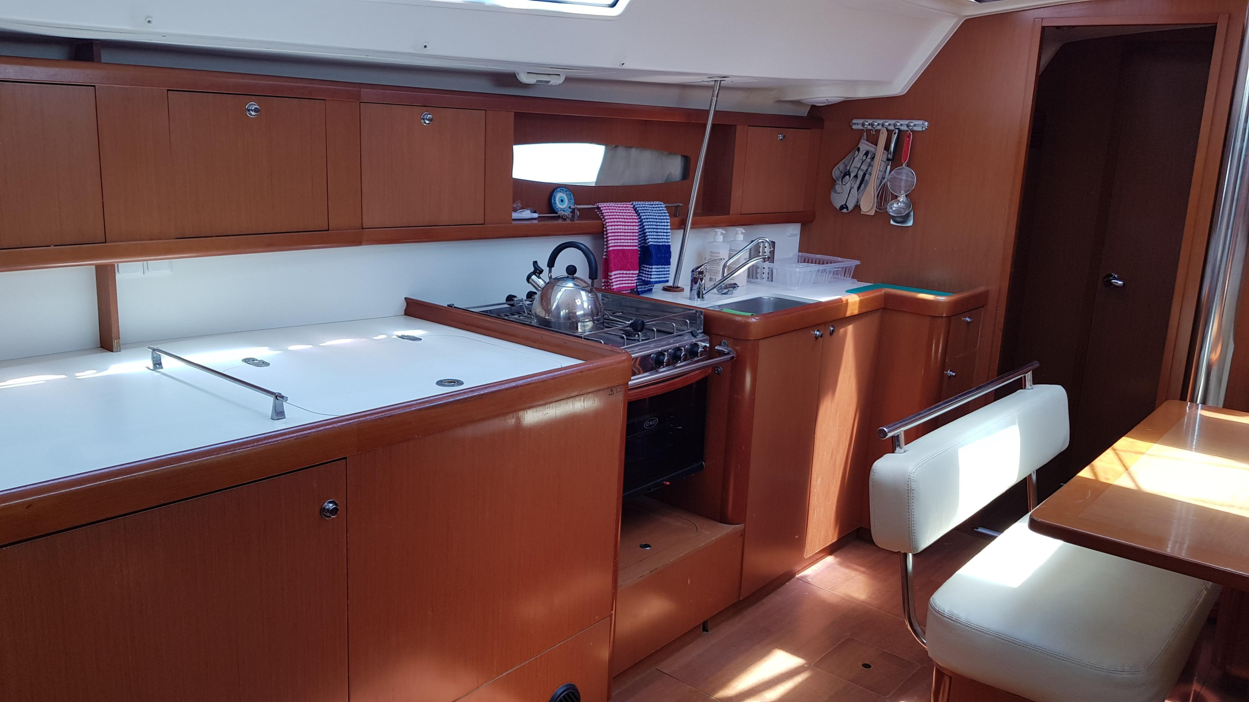 Photo #12 - Oceanis 46 - 4 cab. (Sifnos 46.1) in Athens - 36318