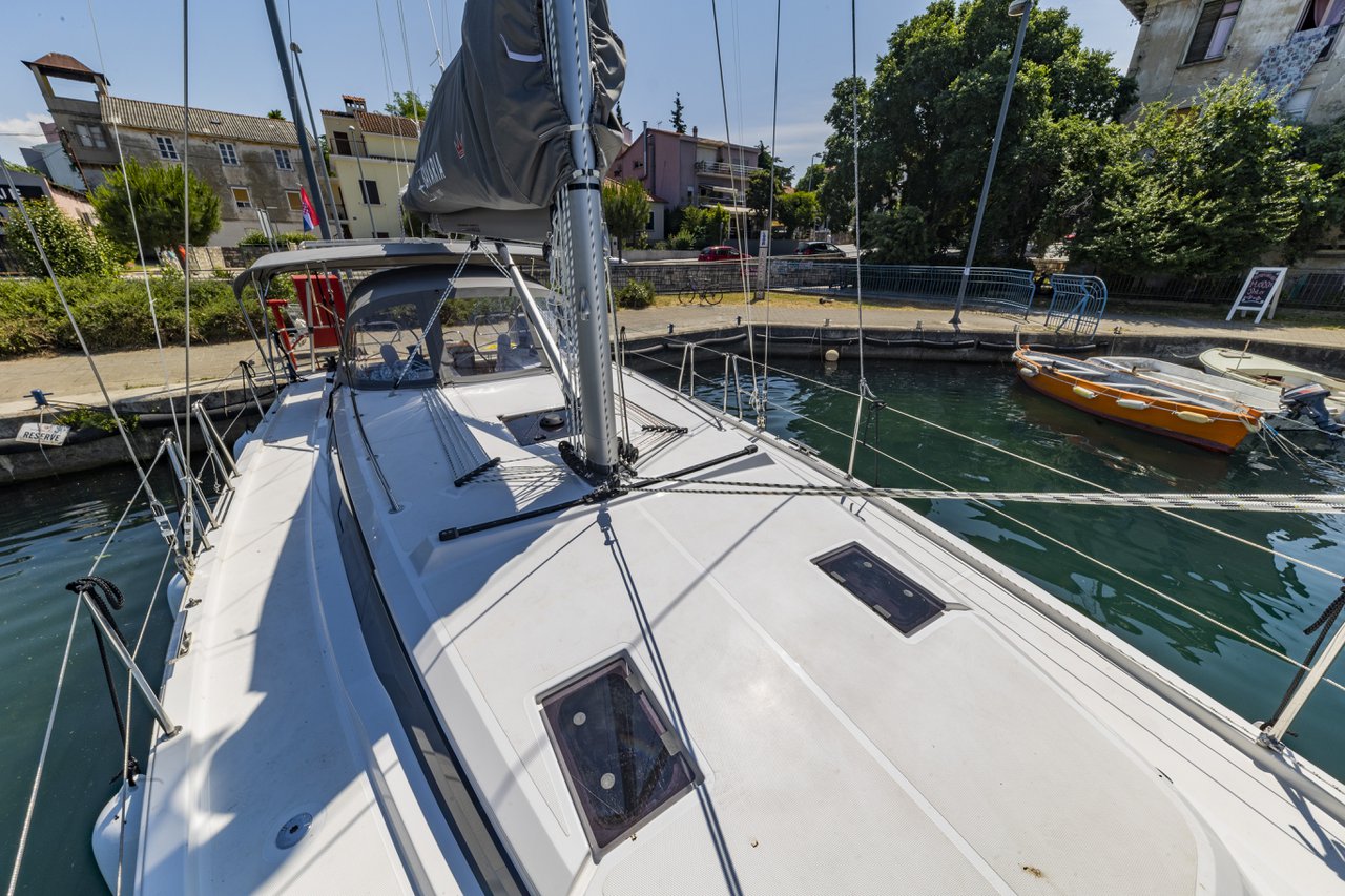 Photo #6 - Bavaria C42 (Maraschino) en Zadar - 36372