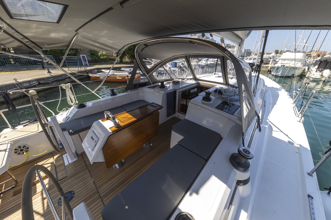 Photo #9 - Bavaria C42 (Maraschino) en Zadar - 36372