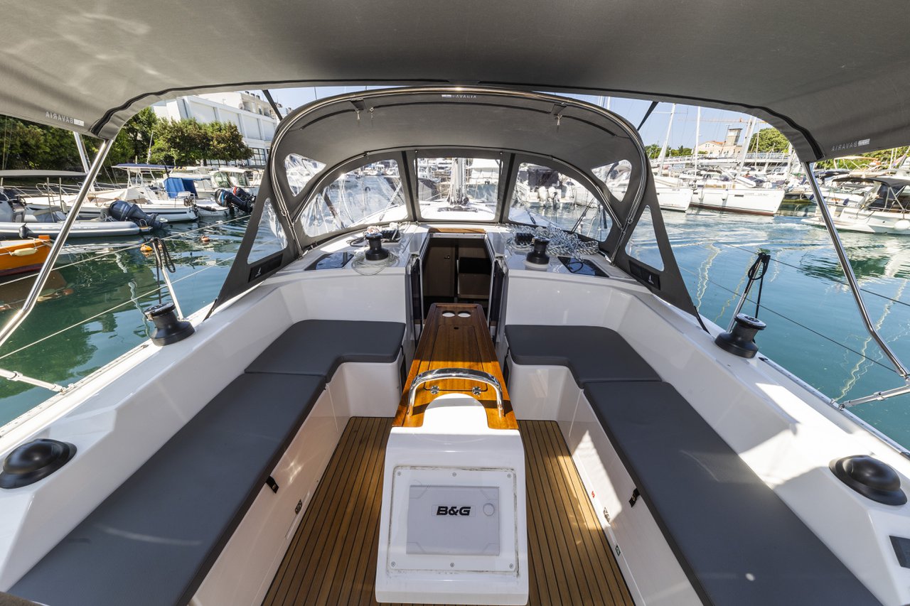 Photo #10 - Bavaria C42 (Maraschino) en Zadar - 36372
