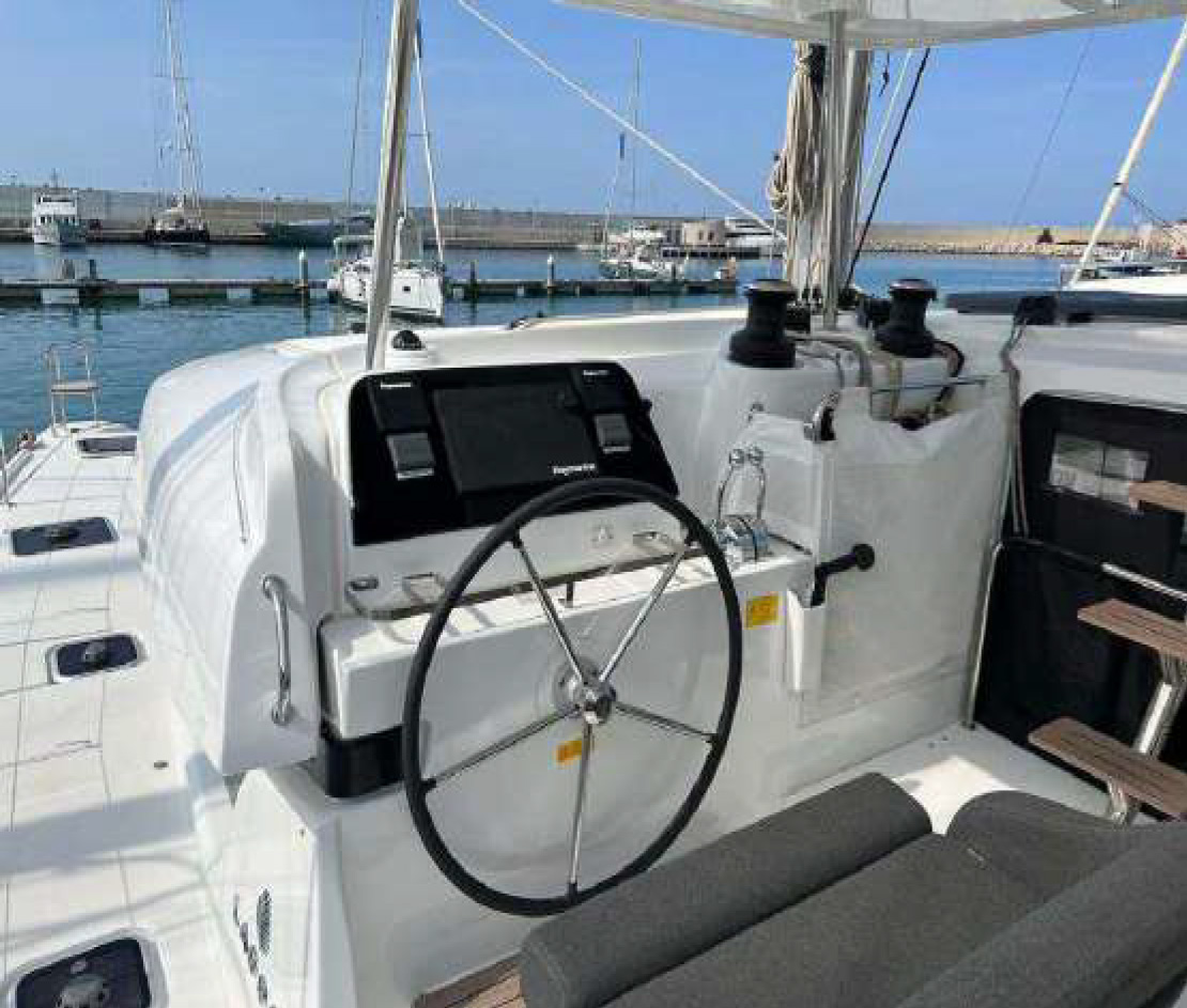 Photo #6 - Lagoon 42 - 4 + 2 cab. (PRESTIGE) in Capo d'Orlando - 36378
