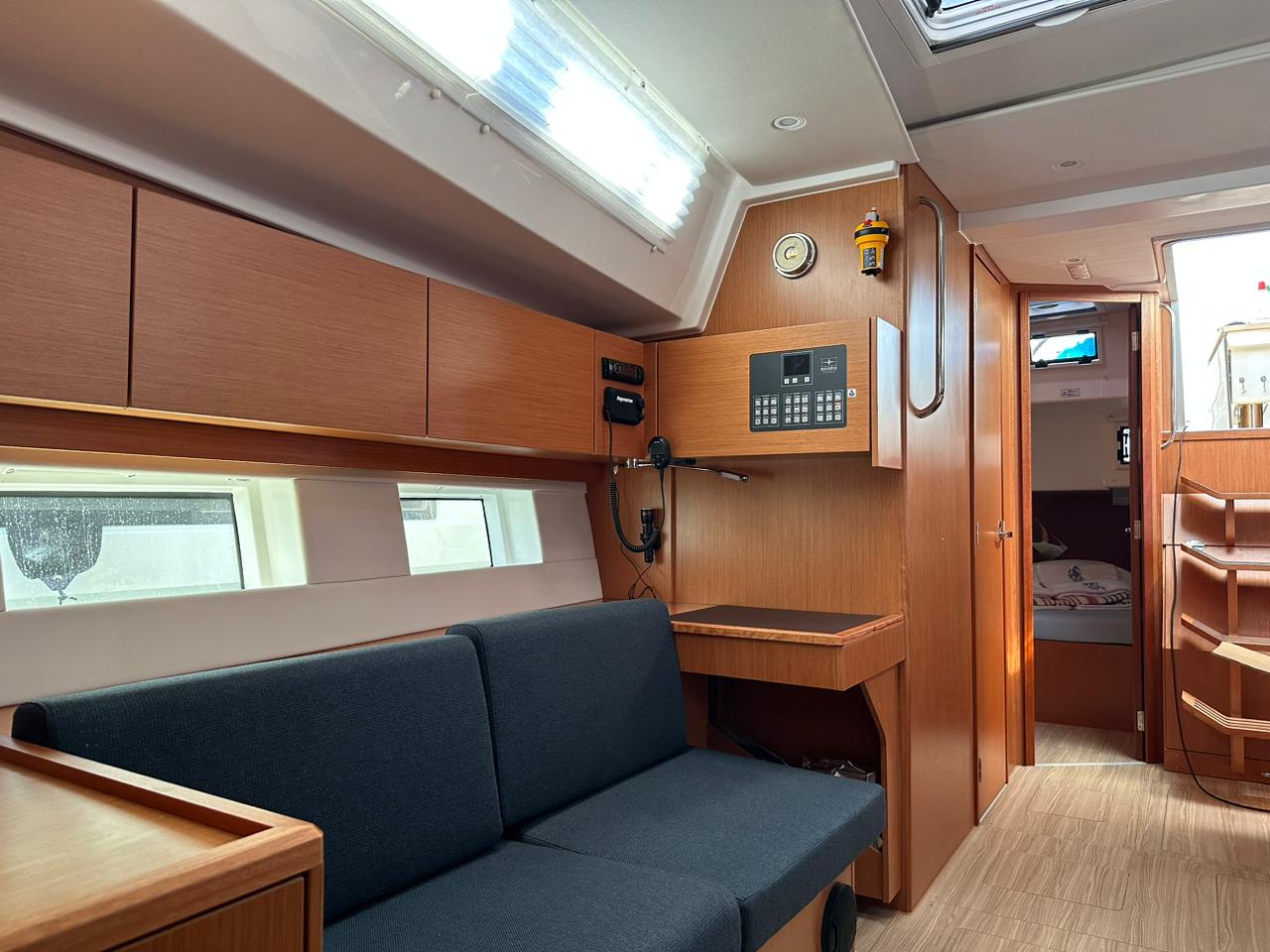 Photo #8 - Bavaria C45 Holiday (PRESTIGE) in Athen - 36389