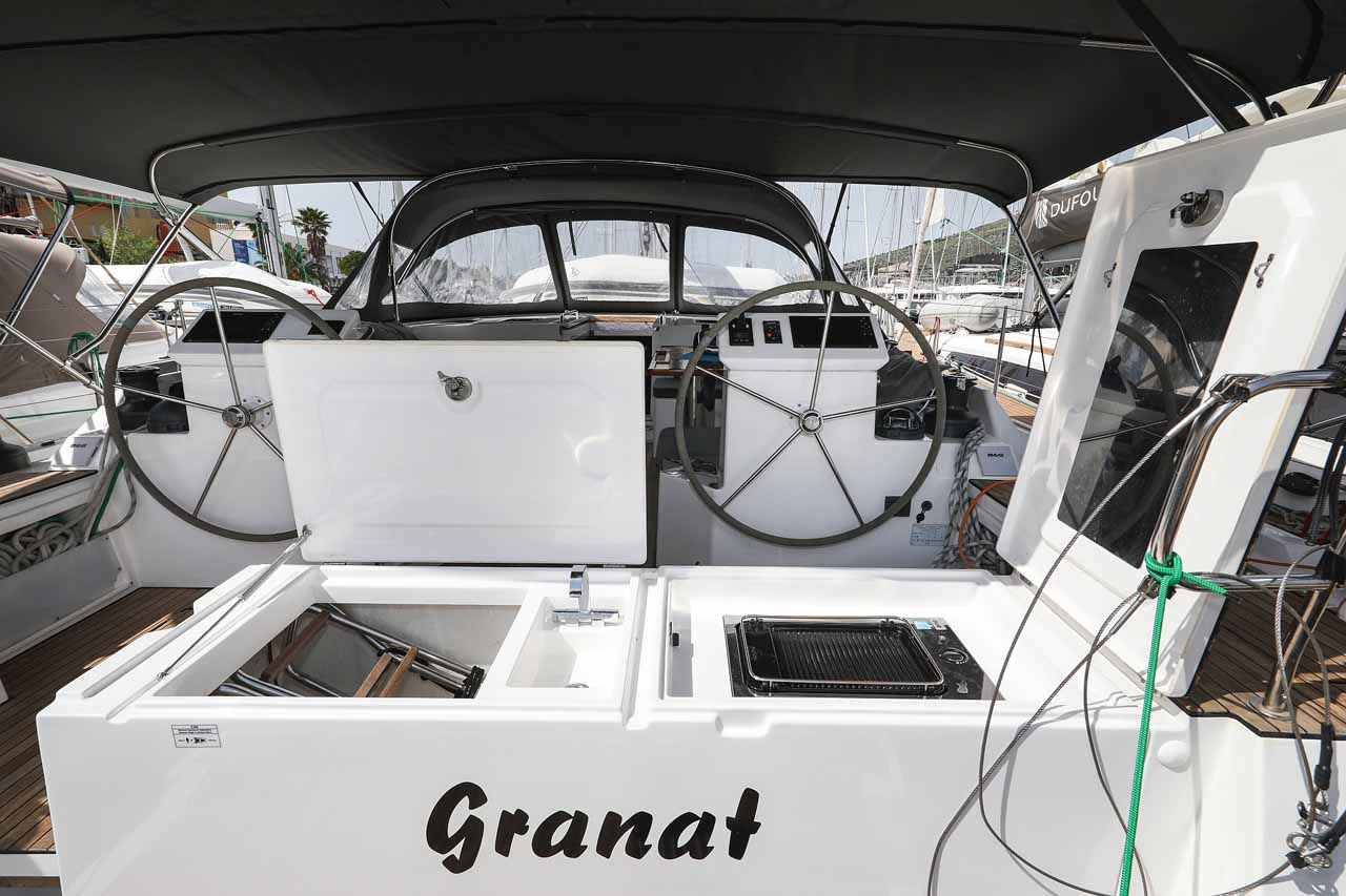 Photo #8 - Bavaria C50 Holiday - 5 + 1 cab. (Granat) in Trogir - 36408