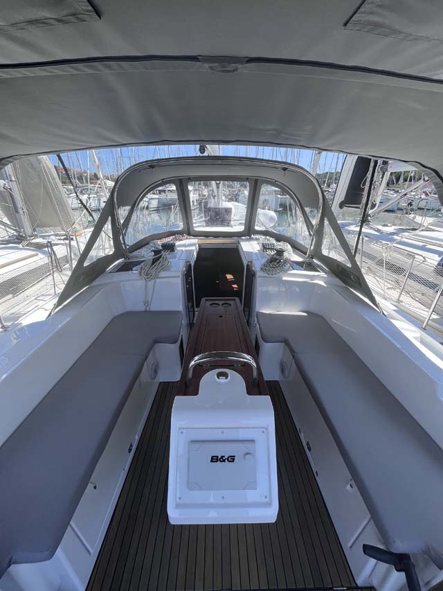 Photo #6 - Bavaria C38 (Mojito) en Pula - 36429