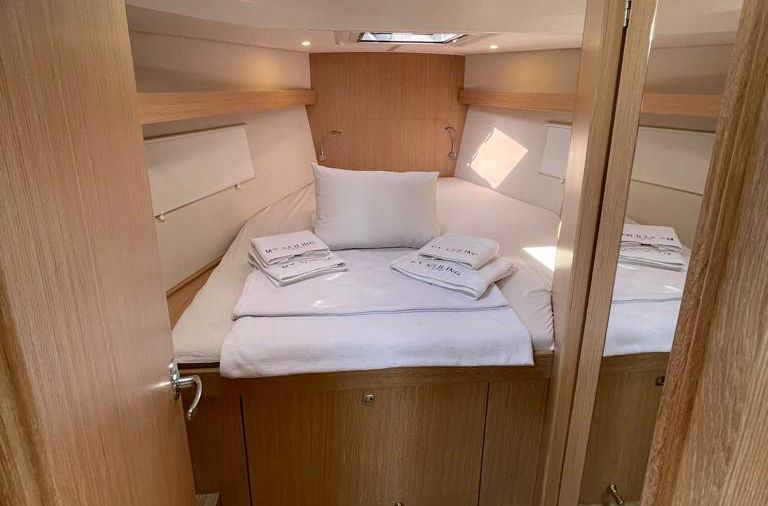 Photo #8 - Bavaria C42 (Donuha) in Marmaris - 36442