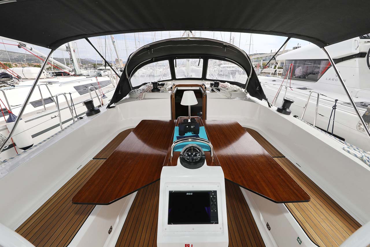 Photo #9 - Bavaria Cruiser 46 Style - 4 cab. (Cala Mawa) in Trogir - 36466