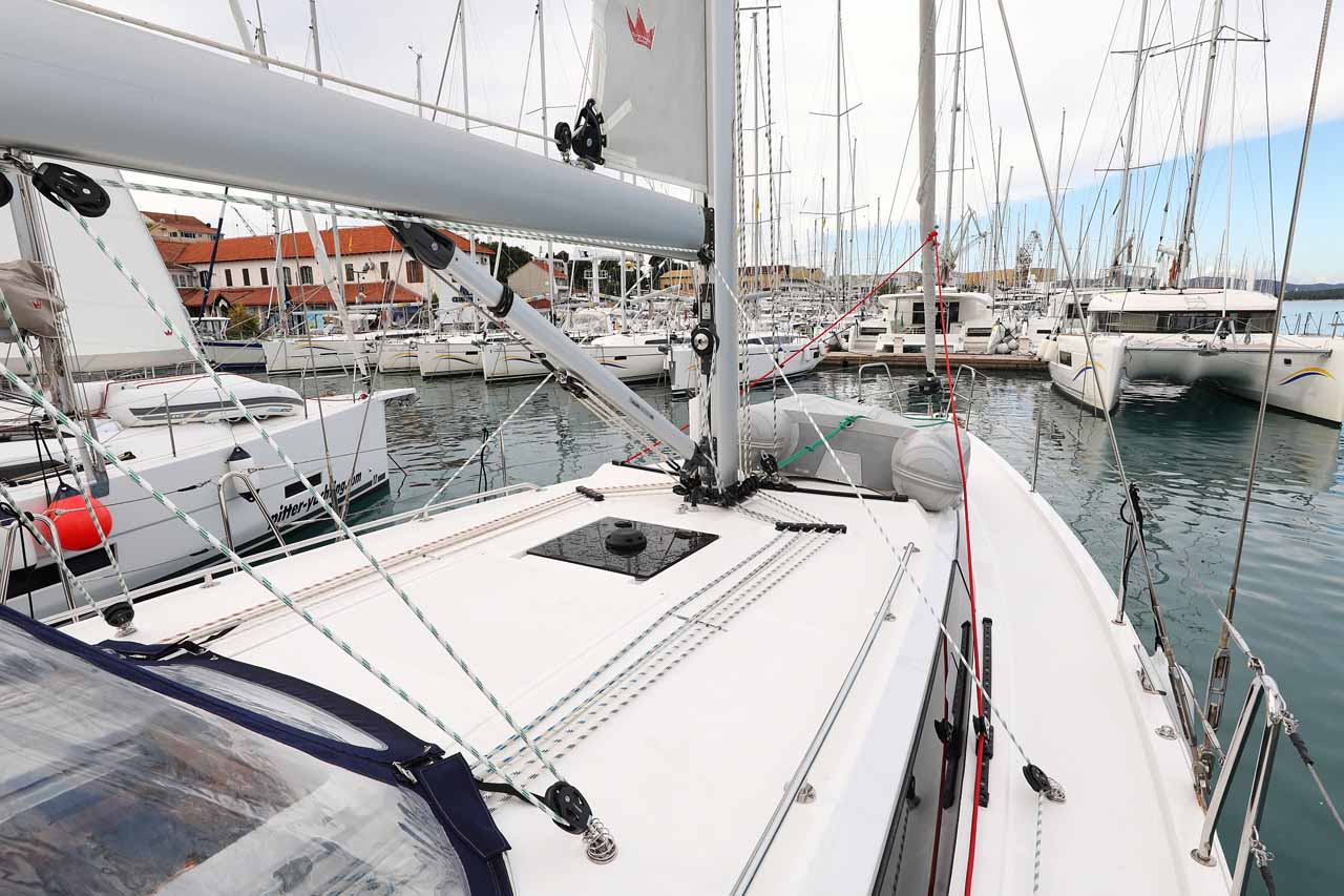 Photo #8 - Bavaria C42 (Valentin) in Trogir - 36471