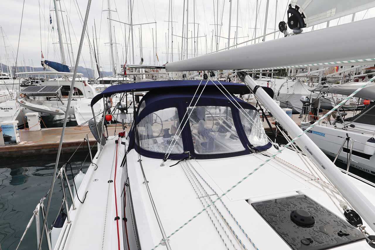 Photo #10 - Bavaria C42 (Valentin) in Trogir - 36471