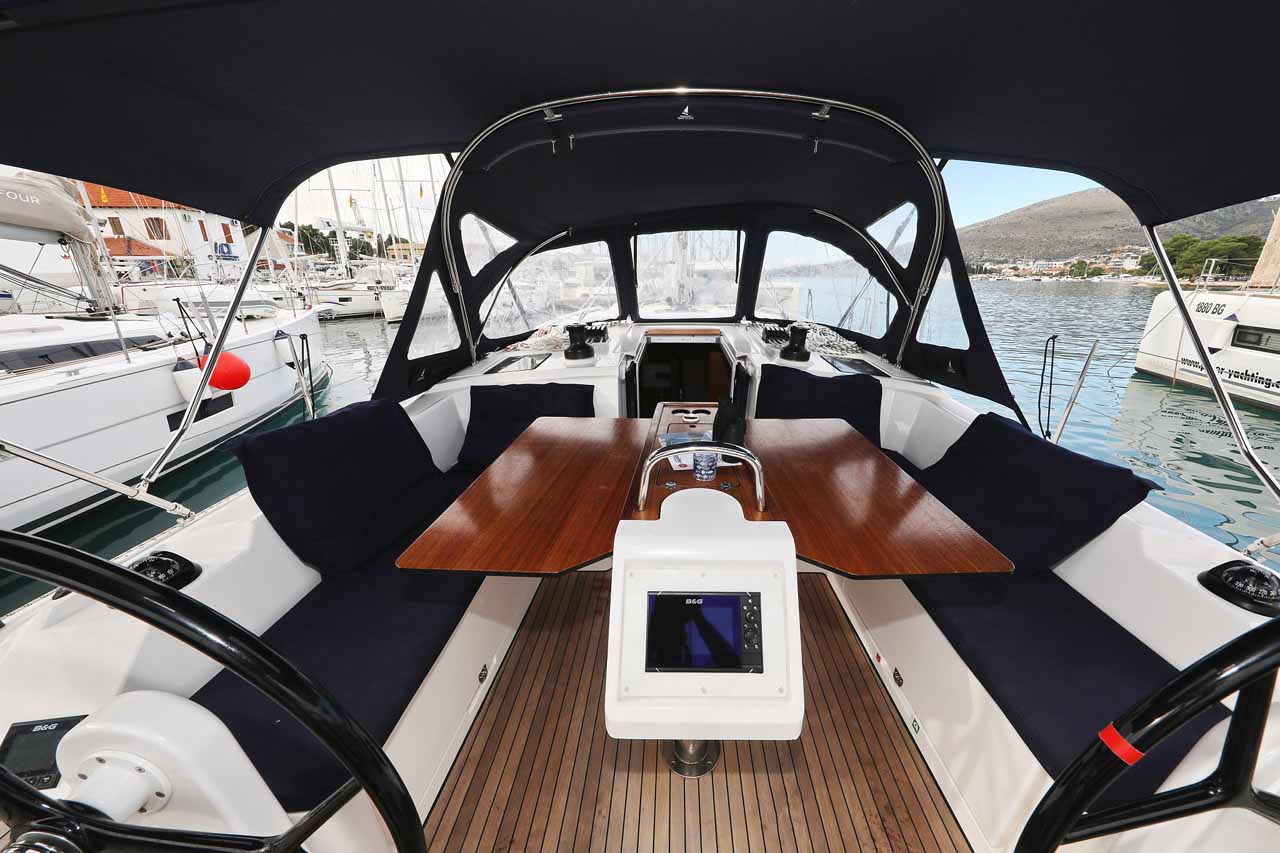 Photo #12 - Bavaria C42 (Valentin) in Trogir - 36471