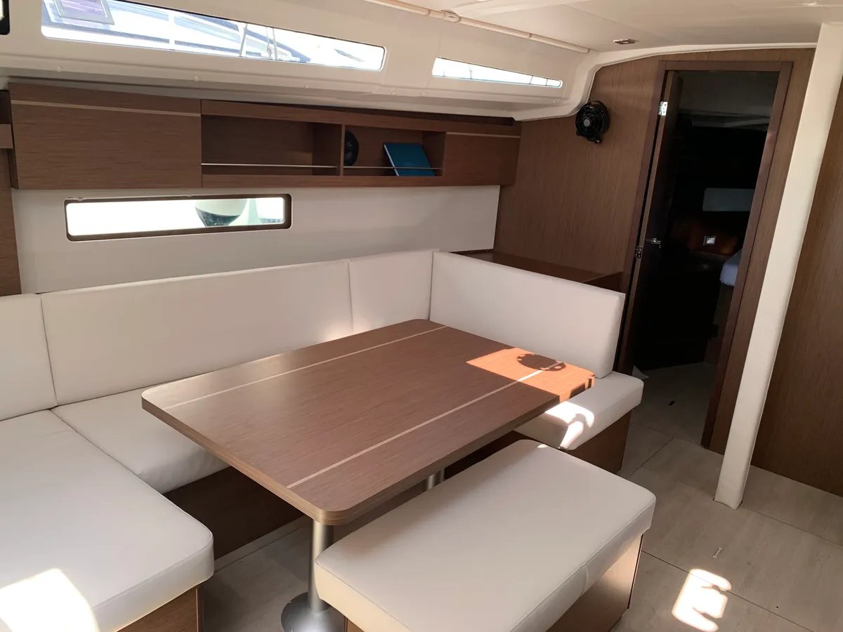 Photo #12 - Oceanis 40.1 - 3 cab. (Northern Light) in Trogir - 36476