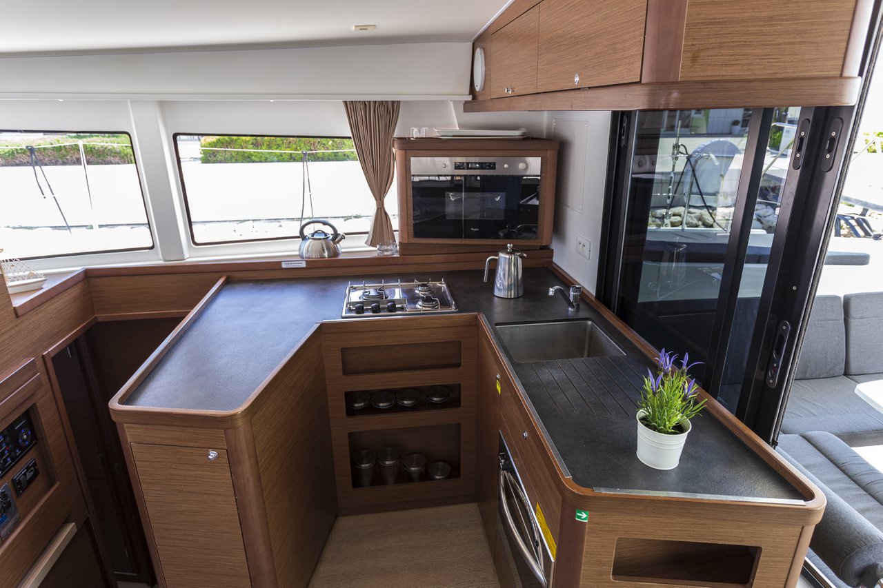 Photo #6 - Lagoon 42 - 4 + 2 cab. (Stardust) in Trogir - 36510