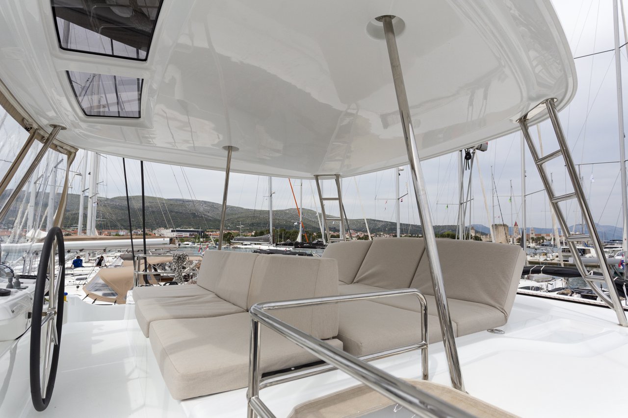 Photo #11 - Lagoon 50 - 6 + 2 cab. (Sunshine) in Trogir - 36516