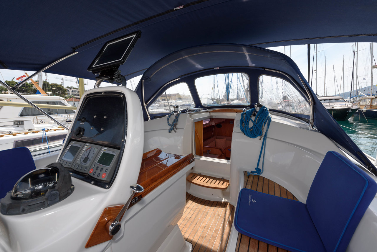 Photo #5 - Bavaria 33 Cruiser (Dišpet) en Trogir - 36484