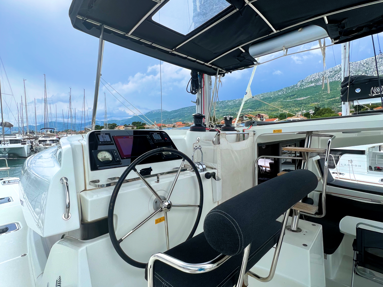 Photo #8 - Lagoon 42 - 4 + 2 cab. (Love Hunter) en Kastela - 36522
