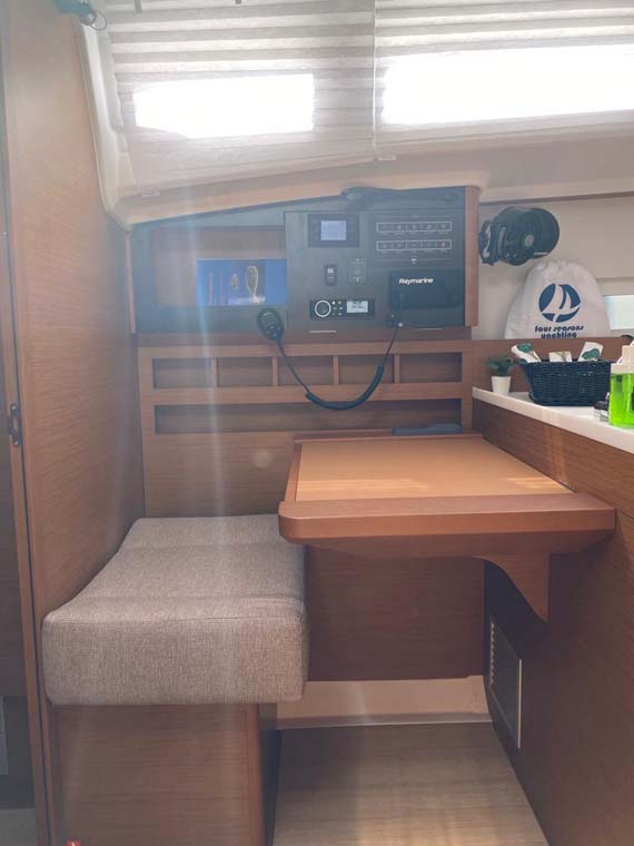 Photo #8 - Sun Odyssey 410 - 3 cab. (Marelli) in Trogir - 36555