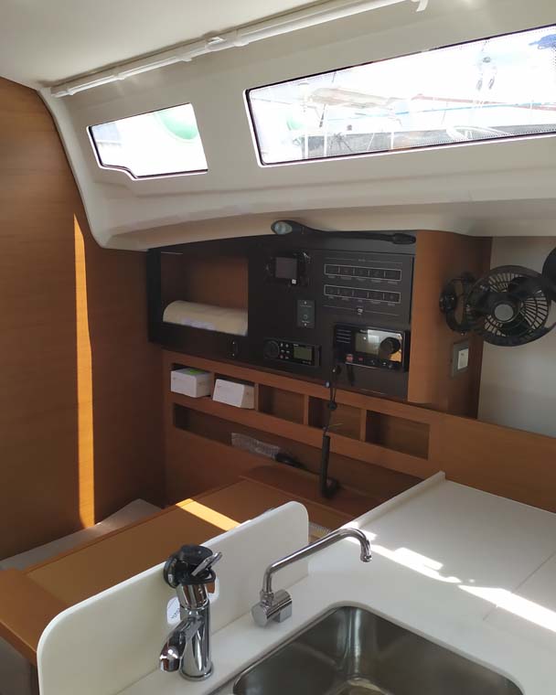 Photo #9 - Sun Odyssey 410 - 3 cab. (Marelli) in Trogir - 36555