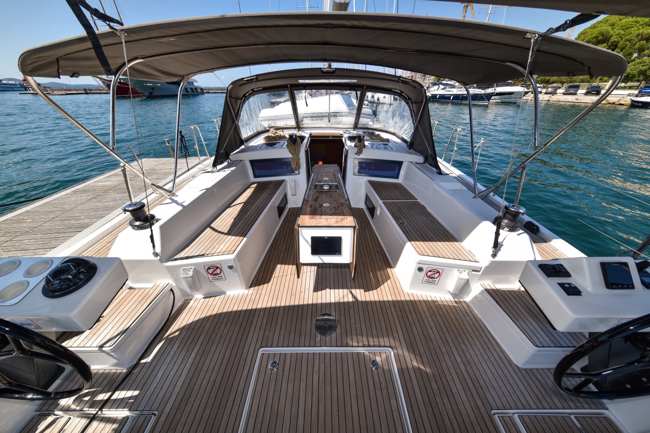 Photo #6 - Dufour 470 - 4 + 1 cab. (La Familia) in Zara - 36609