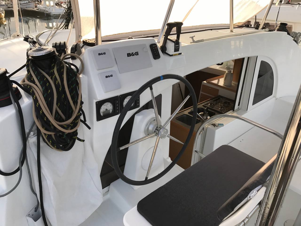 Photo #11 - Lagoon 380 - 4 + 2 cab. (Aride) in Mahe - 36617