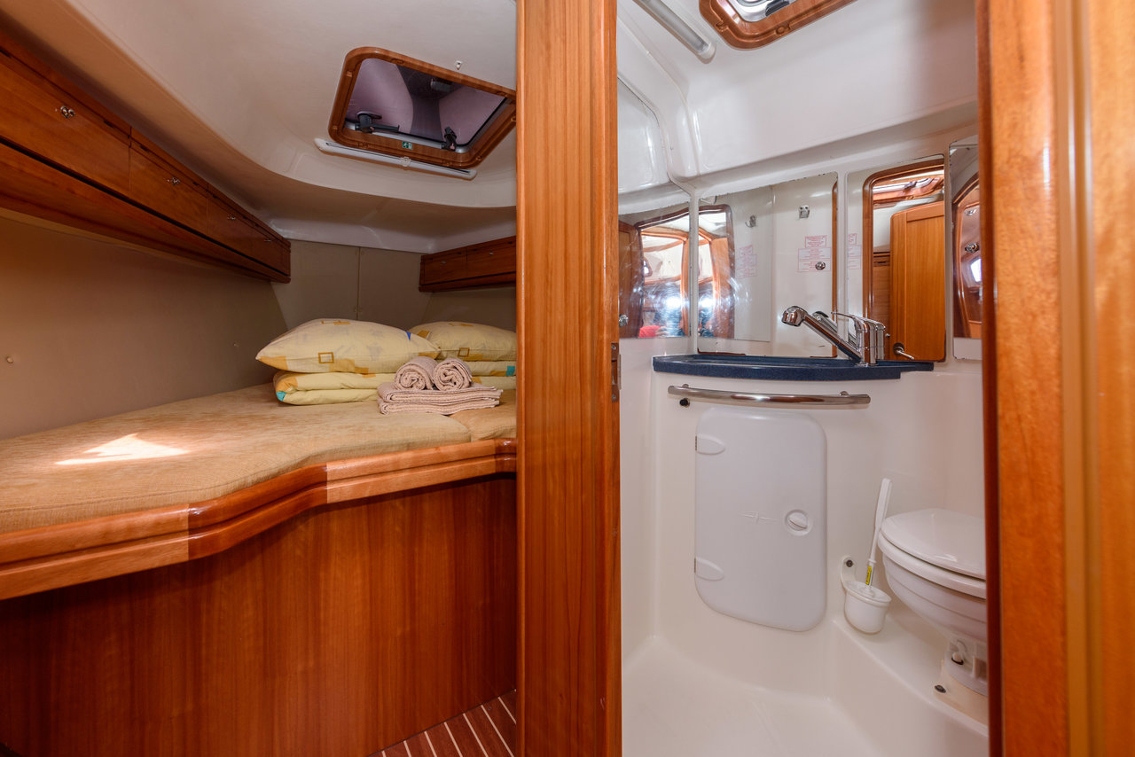 Photo #9 - Bavaria 37 Cruiser (Katarina) in Trogir - 36557