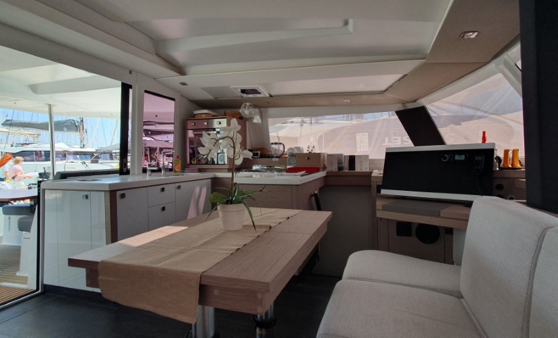 Photo #9 - Fountaine Pajot Astrea 42 - 4 + 1 cab. (Crazy Diamond) in Trogir - 36635