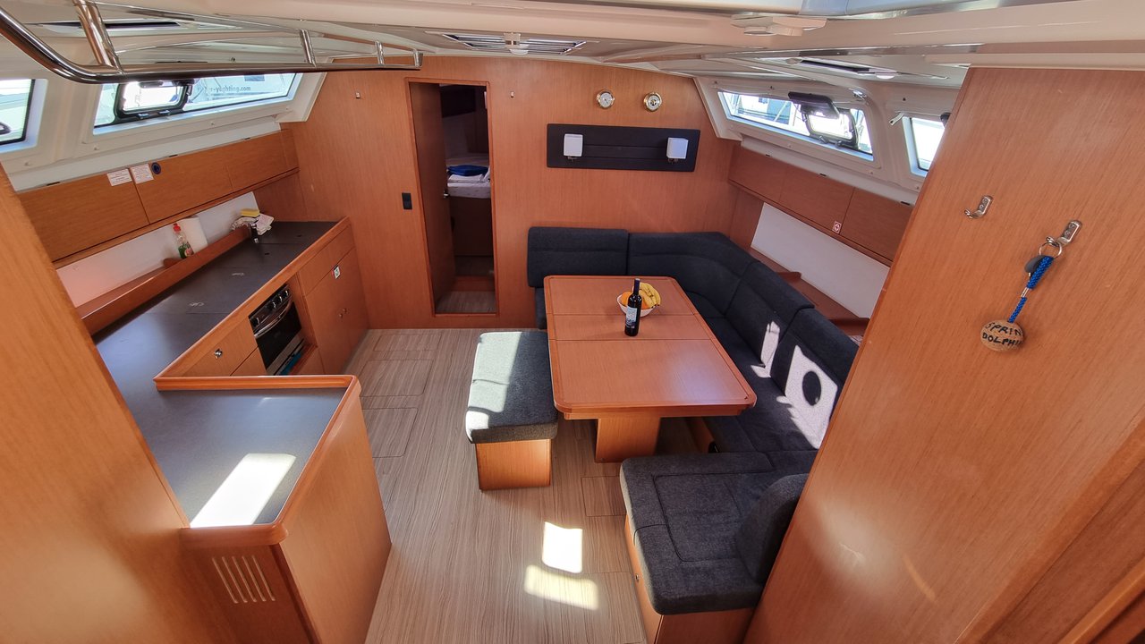 Photo #6 - Bavaria Cruiser 46 - 4 cab. (Spring Dolphin) in Trogir - 36636