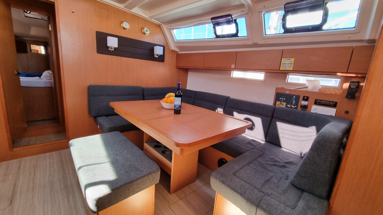 Photo #7 - Bavaria Cruiser 46 - 4 cab. (Spring Dolphin) in Trogir - 36636
