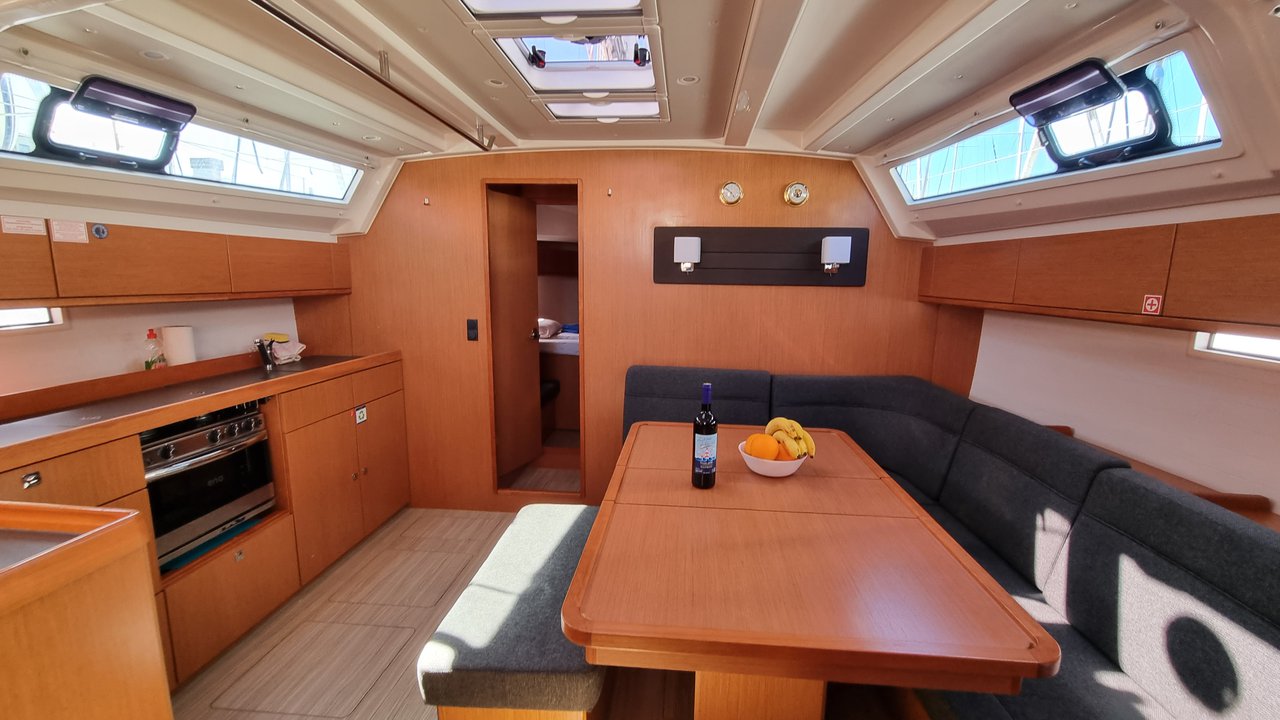 Photo #11 - Bavaria Cruiser 46 - 4 cab. (Spring Dolphin) in Trogir - 36636