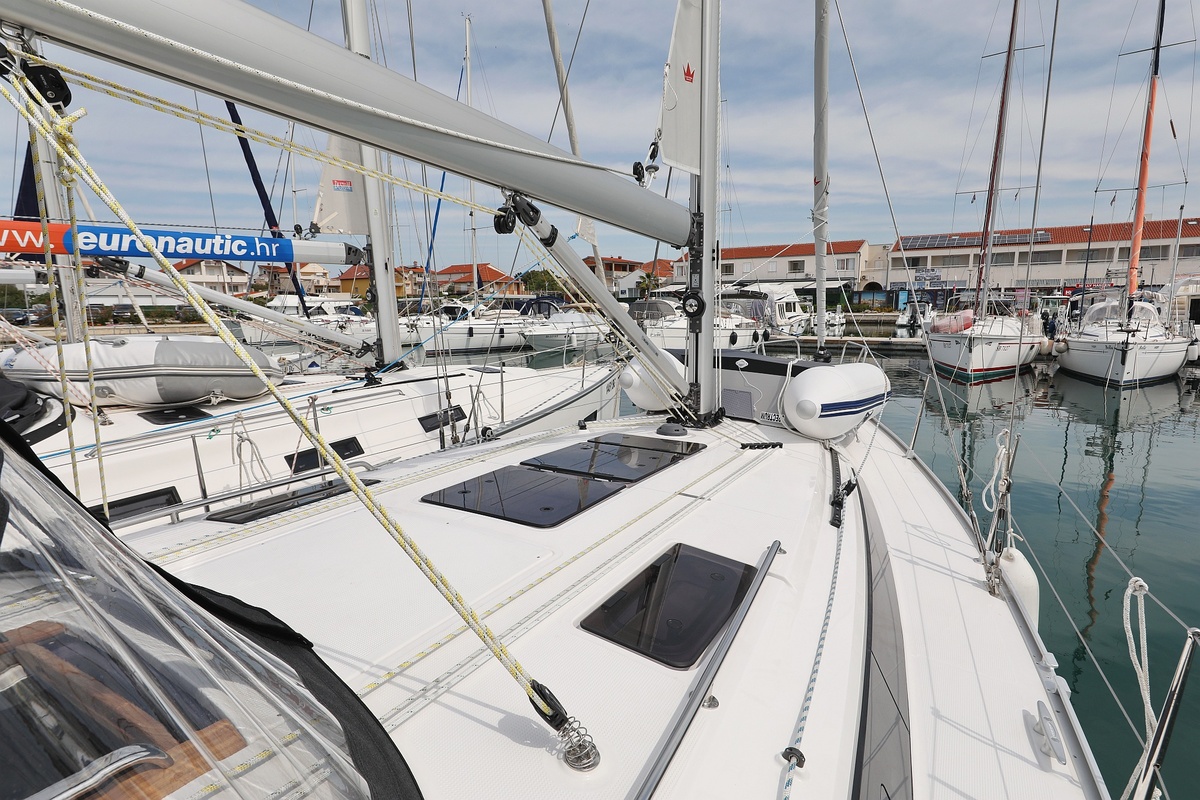 Photo #4 - Bavaria Cruiser 37 - 3 cab. (Spectrum) in Pirovac - 36672