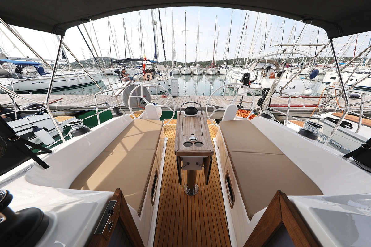 Photo #7 - Bavaria Cruiser 37 - 3 cab. (Spectrum) in Pirovac - 36672