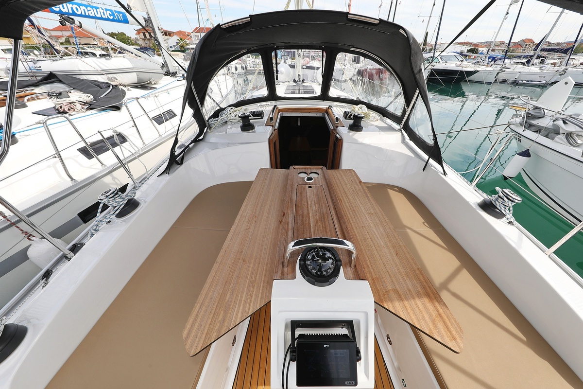Photo #8 - Bavaria Cruiser 37 - 3 cab. (Spectrum) in Pirovac - 36672
