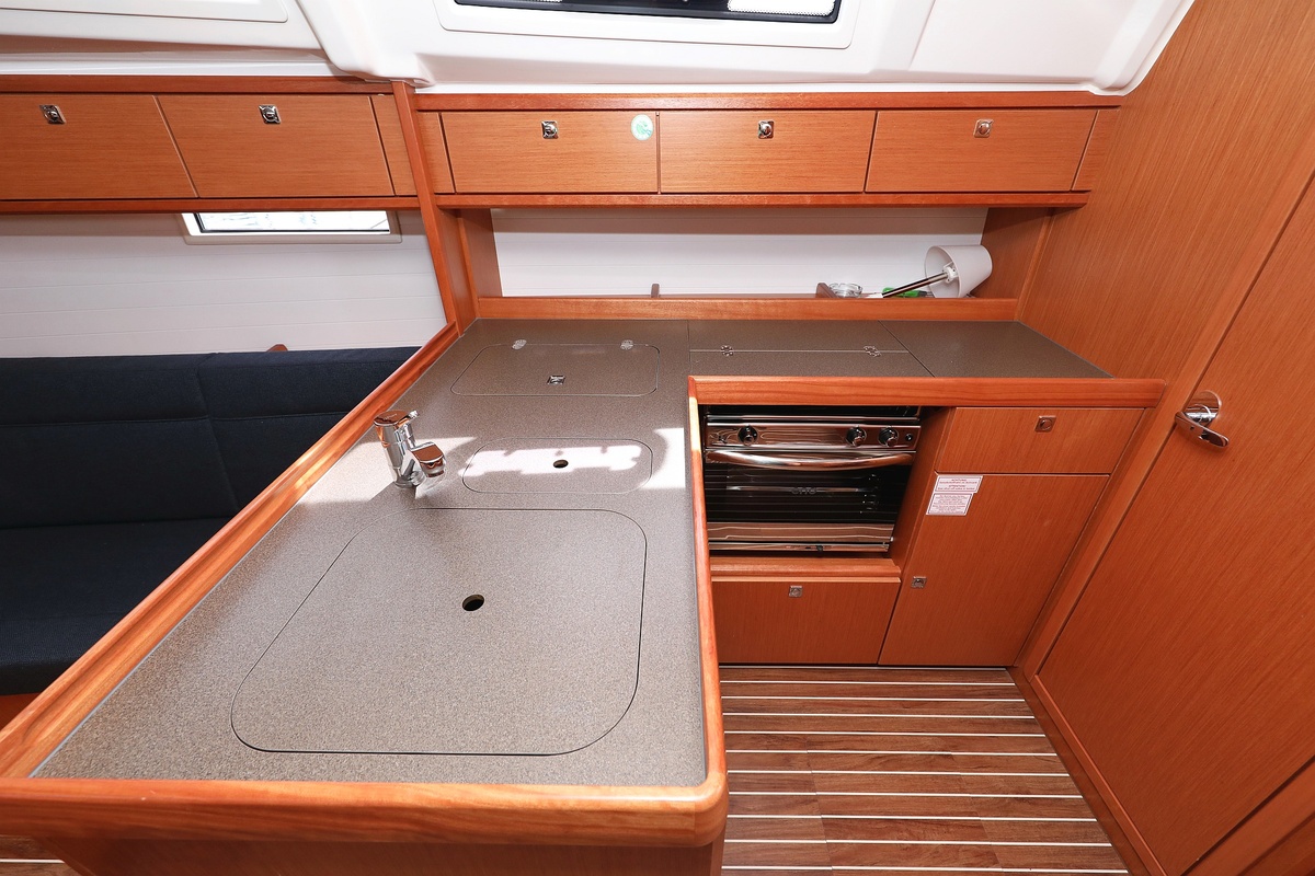 Photo #12 - Bavaria Cruiser 37 - 3 cab. (Spectrum) in Pirovac - 36672