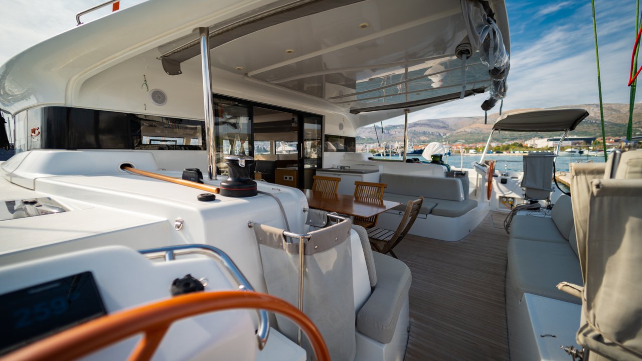 Photo #7 - Excess 15 - 6 + 2 cab. (Faros) in Trogir - 36674