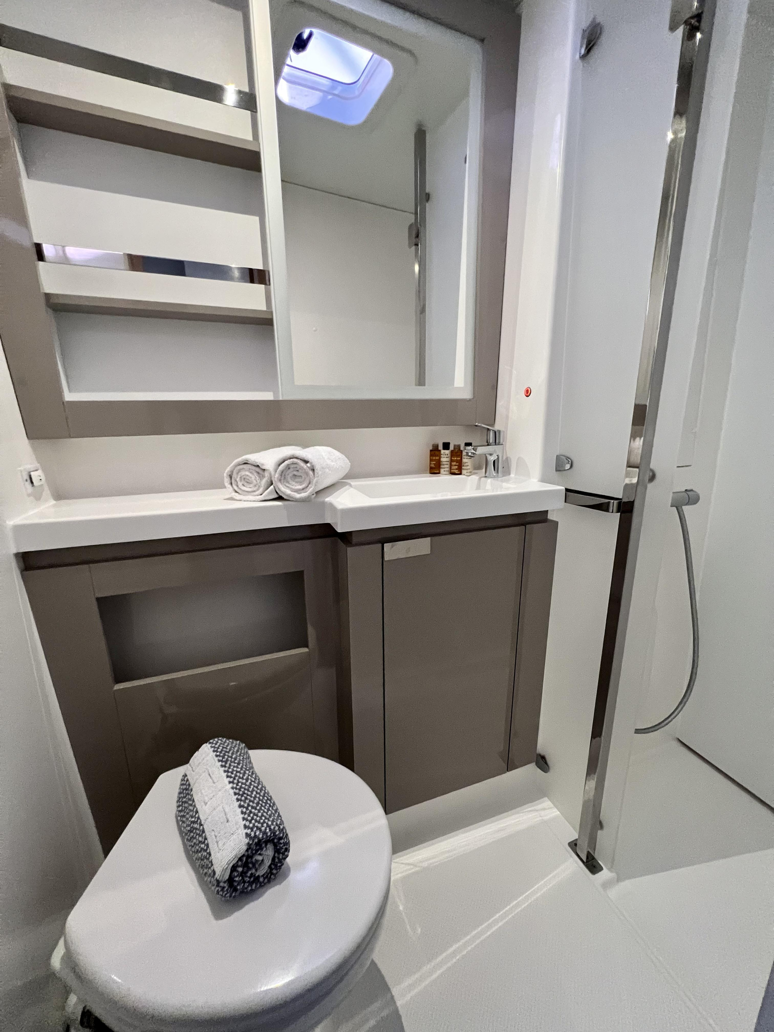 Photo #19 - Fountaine Pajot Elba 45 - 5 cab. (Sea Energy II) in Athens - 36693