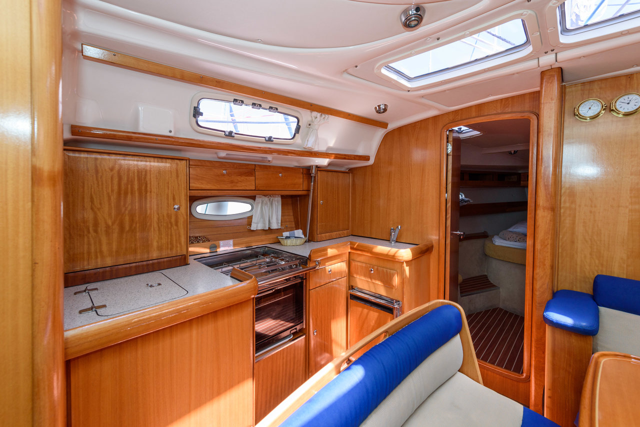 Photo #5 - Bavaria 42 Cruiser (Blue Queen) en Trogir - 36673
