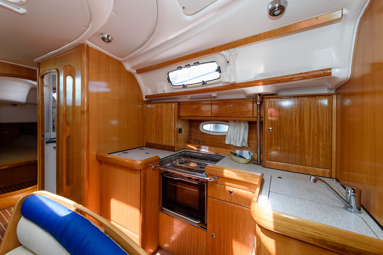 Photo #6 - Bavaria 42 Cruiser (Blue Queen) en Trogir - 36673