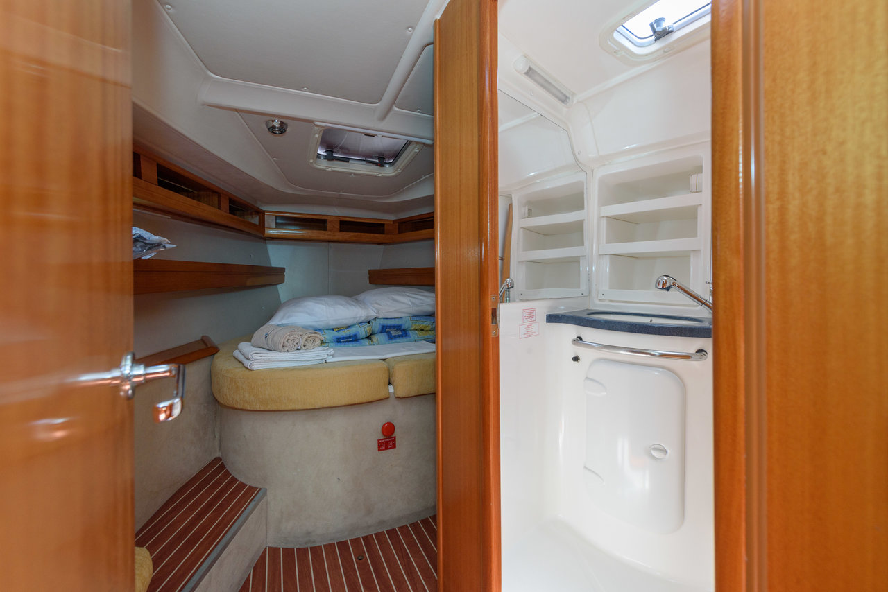 Photo #7 - Bavaria 42 Cruiser (Blue Queen) en Trogir - 36673