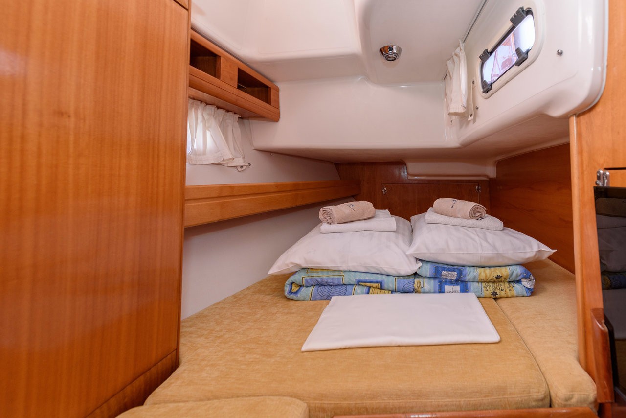 Photo #9 - Bavaria 42 Cruiser (Blue Queen) en Trogir - 36673