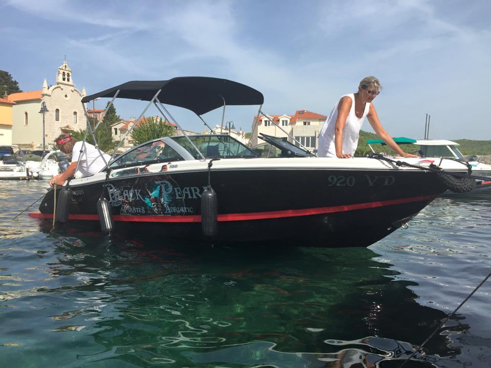 Photo #4 - Four Winns H210 (Black Pearl) in Tribunj - 36735