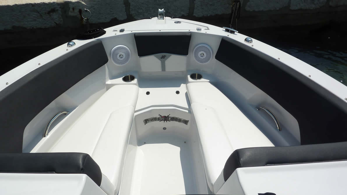 Photo #8 - Four Winns H210 (Black Pearl) in Tribunj - 36735