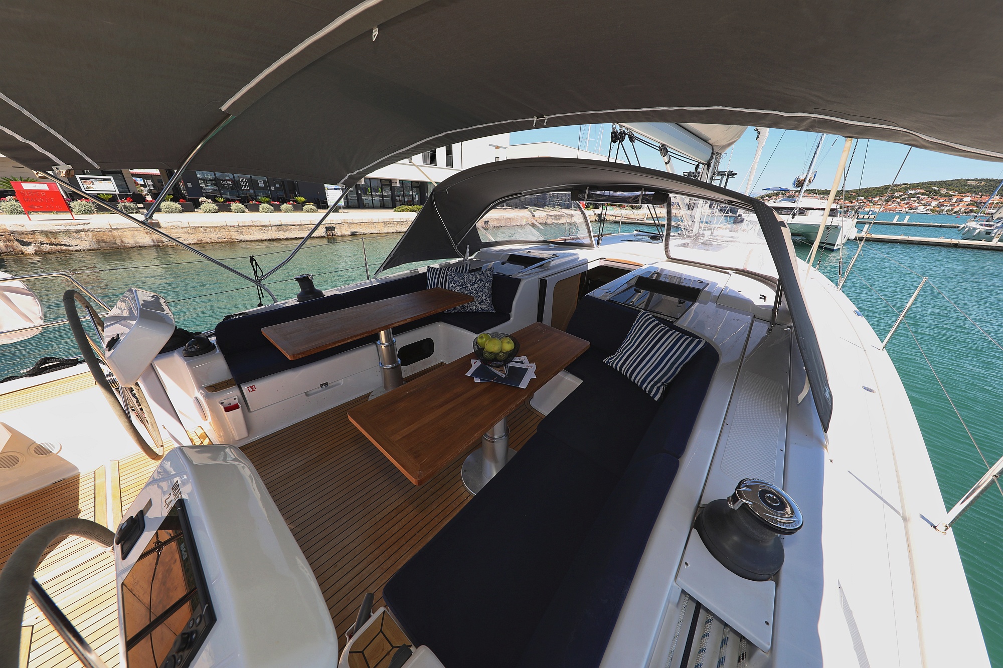 Photo #7 - Hanse 508 - 4 + 1 cab. (Charlabelle - OW) en Trogir - 36750