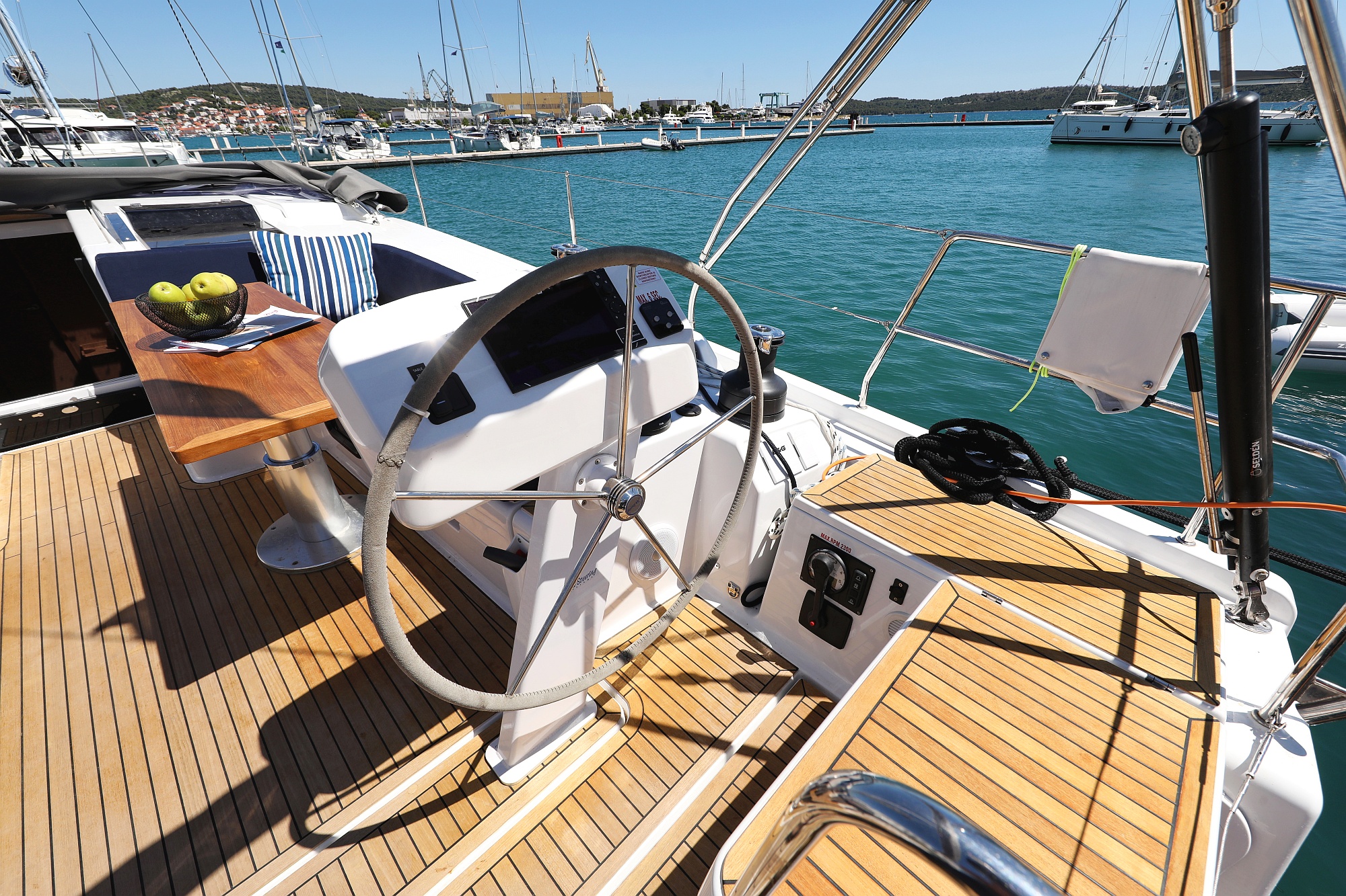 Photo #8 - Hanse 508 - 4 + 1 cab. (Charlabelle - OW) en Trogir - 36750