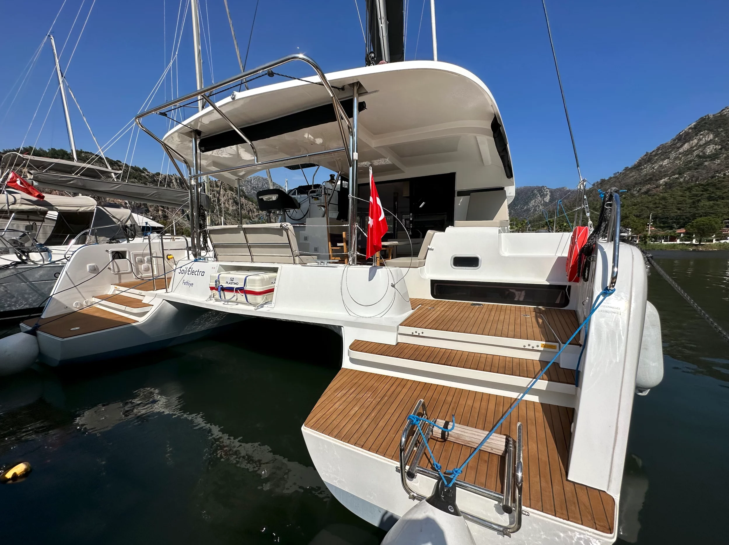Lagoon 42 - 4 + 2 cab. (Sail Electra)  - 3