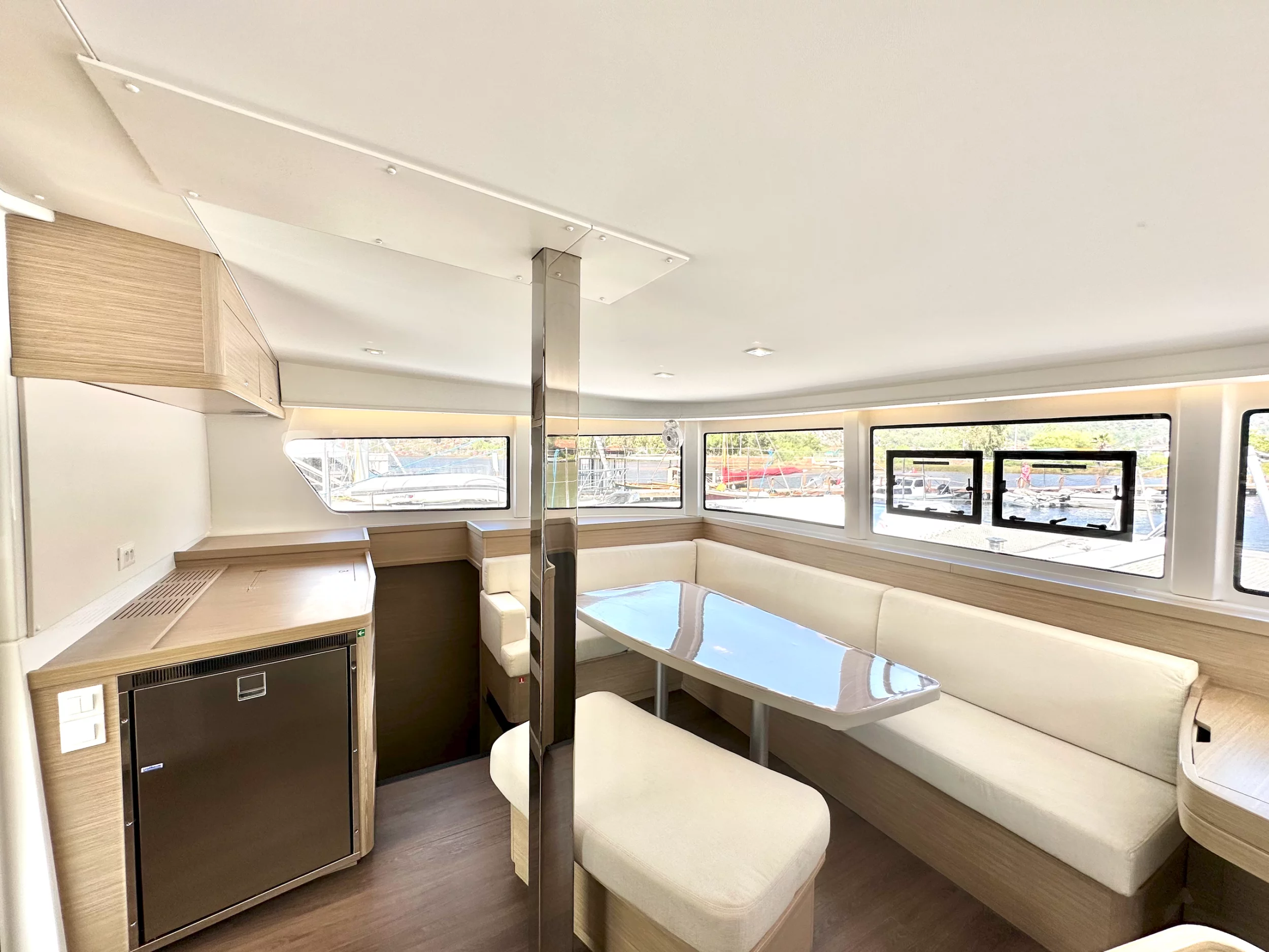 Lagoon 42 - 4 + 2 cab. (Sail Electra)  - 12