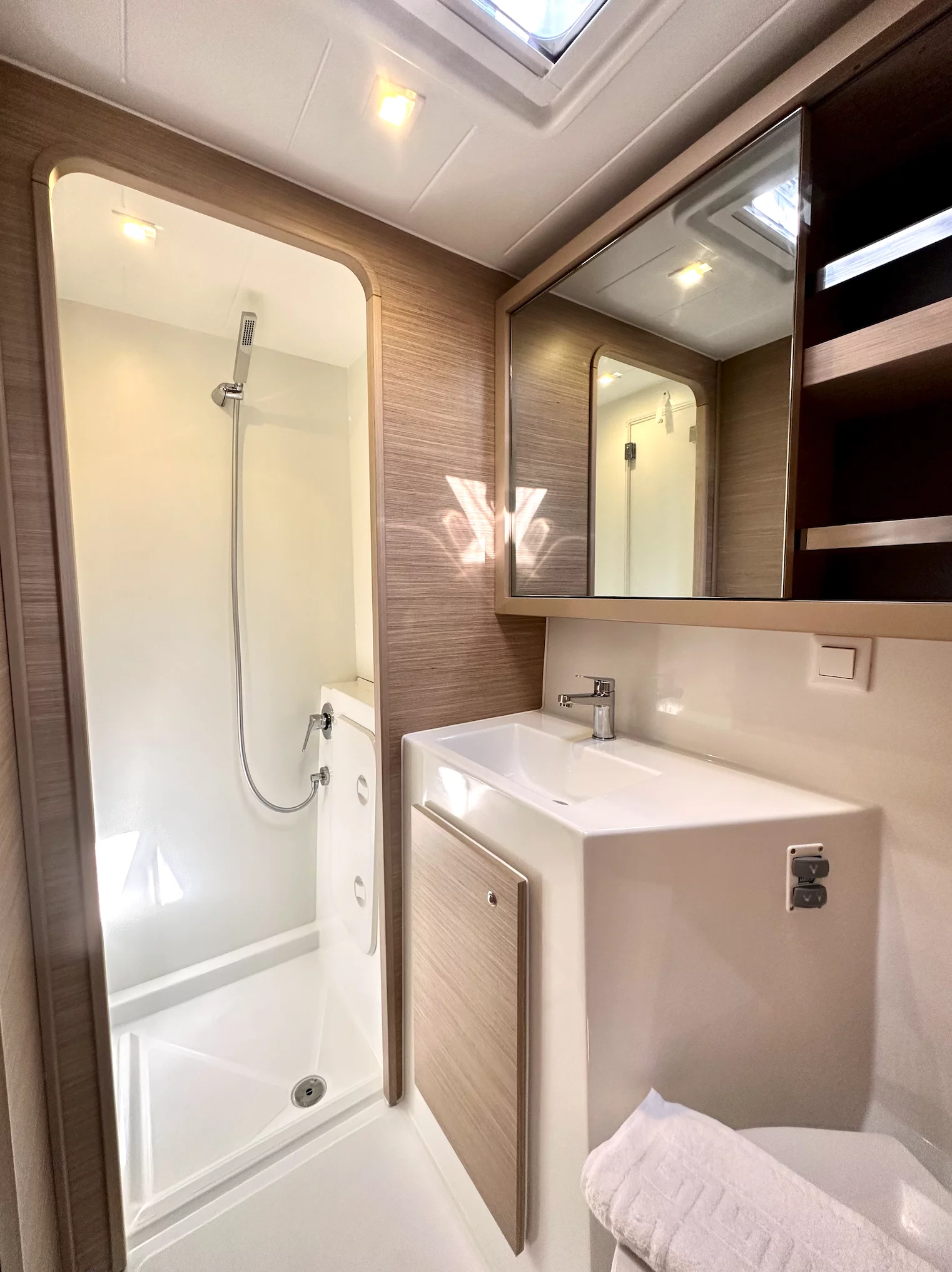 Lagoon 42 - 4 + 2 cab. (Sail Electra)  - 18