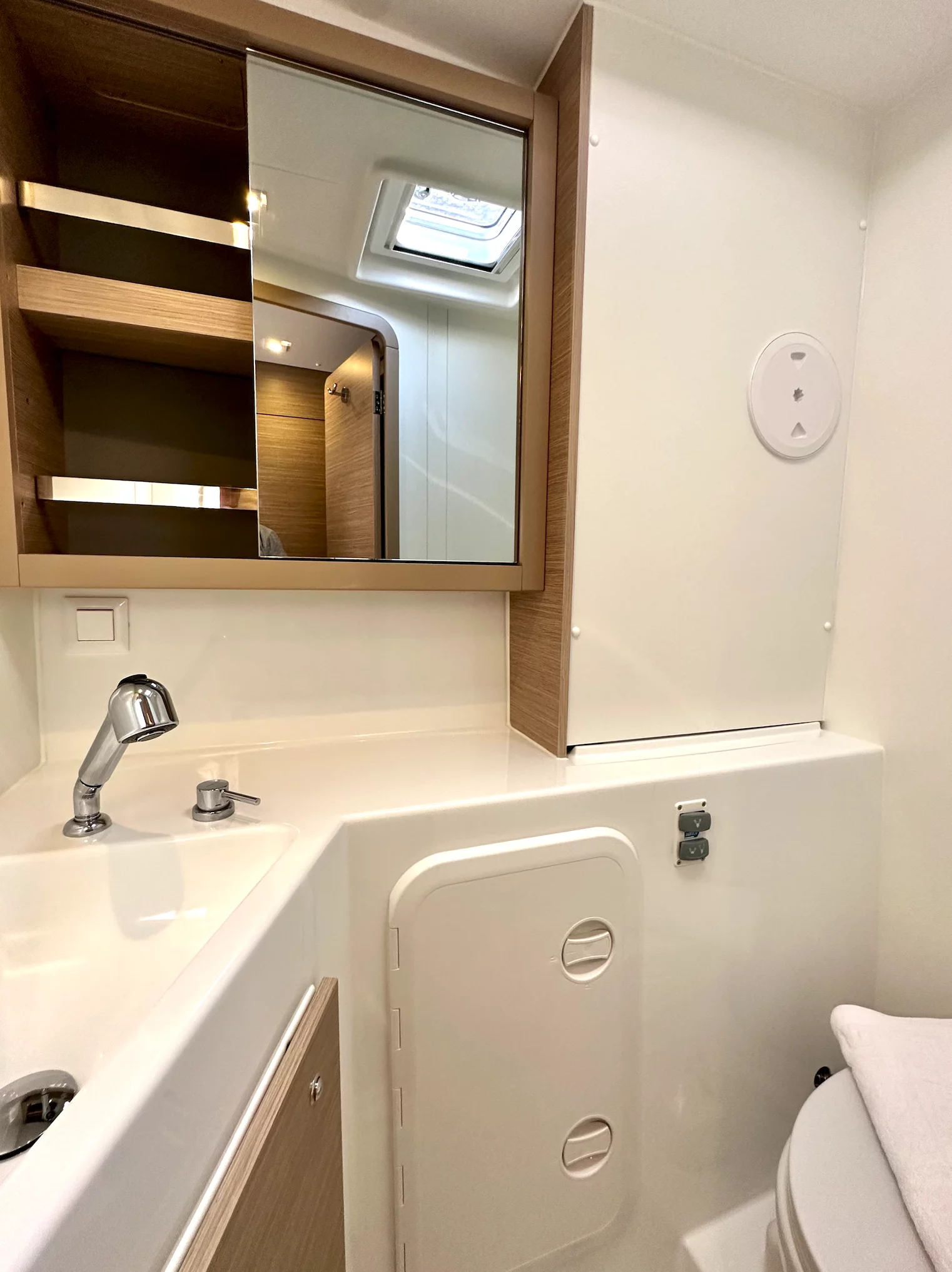Lagoon 42 - 4 + 2 cab. (Sail Electra)  - 19